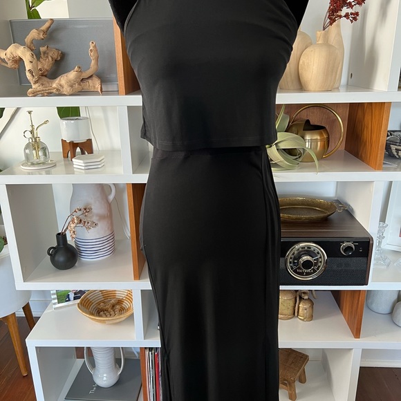 Long black halter dress with mesh waist - Picture 2 of 11